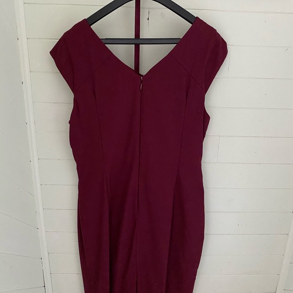 Le Chateau wine coloured dress - Picture 7 of 9